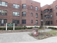 Building Photo - 160 S Middle Neck Rd