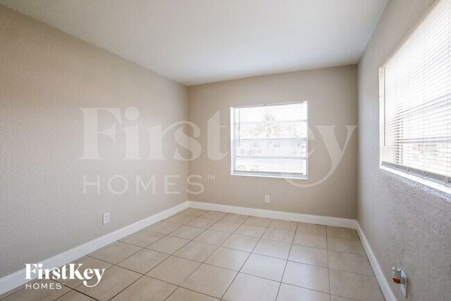 Building Photo - 2121 NW 28th Terrace