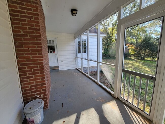 Building Photo - 2 Bedroom House off of Ogelthorpe Avenue