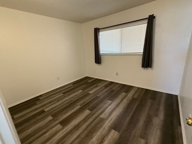 Building Photo - 3711