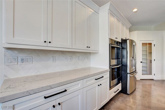 Building Photo - 10728 Elm Ridge Ave