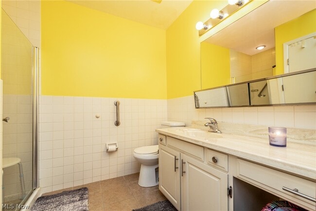 Building Photo - 2112 Acacia Park Dr