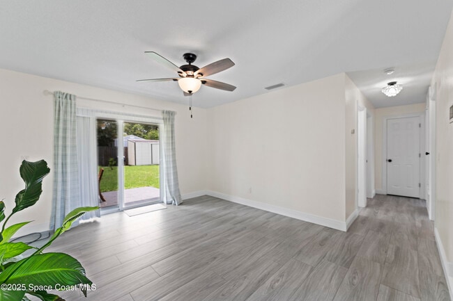 Building Photo - 1066 El Camino Dr