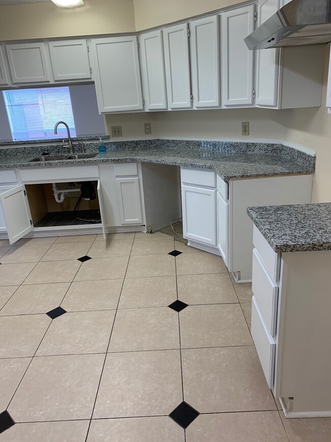 Building Photo - 16738 Quail Briar Dr