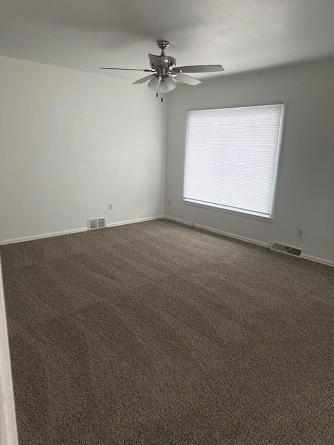 Building Photo - Charming 3-Bedroom Home Near Kenosha Dream Park