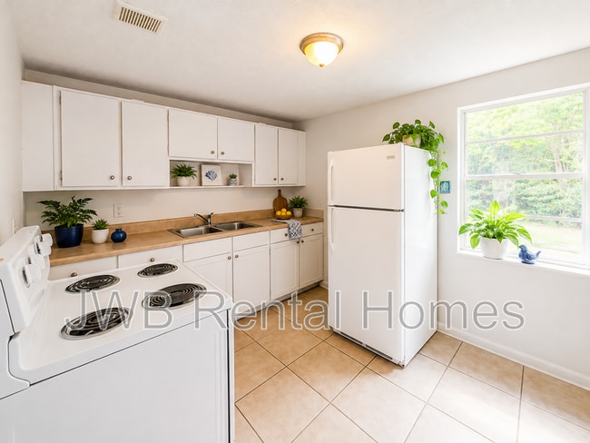 Building Photo - 5742 Newberg Ln