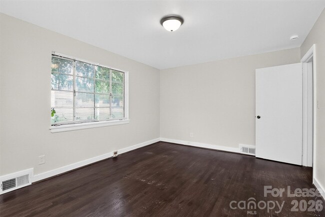 Building Photo - 2642 Arnold Dr