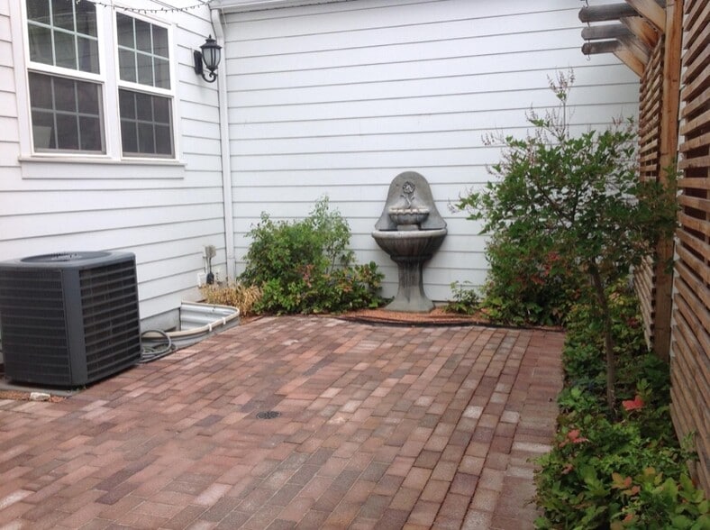 Building Photo - 10389 Rubicon Rd