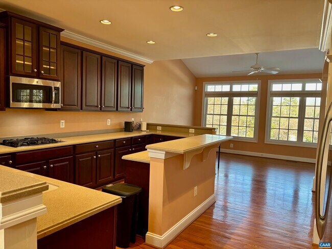 Building Photo - 643 Eight Woods Ln