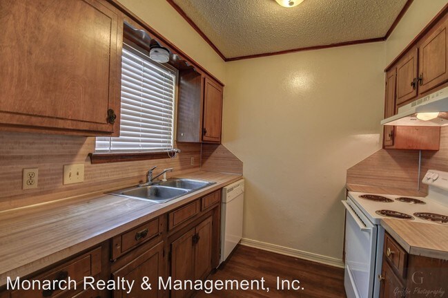 Building Photo - 9406-9408 Ferrara Dr