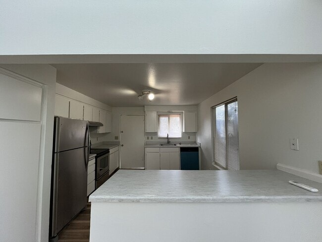 Building Photo - Spacious 3-Bedroom Home in Prime highly sought-after West Linn community