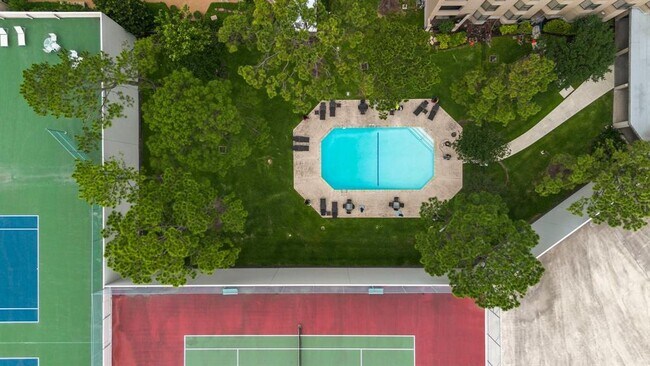 Building Photo - 651 Bering Dr