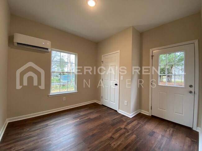Building Photo - Home for Rent in Cullman! View with 48 Hou...