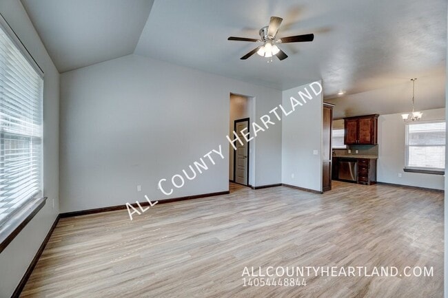 Building Photo - 211 E Forster Ln