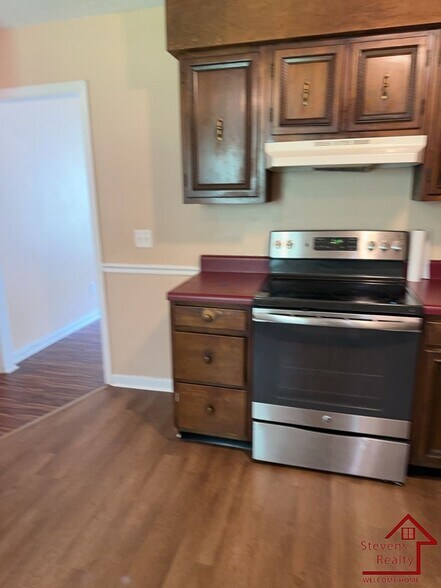 Building Photo - 4705 Metro Park Ln