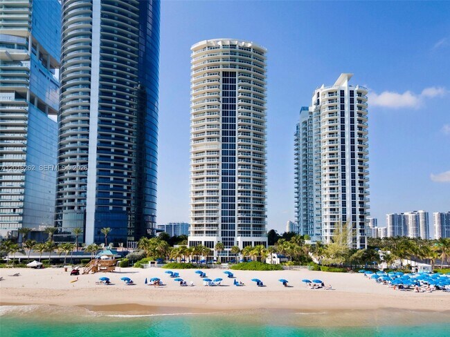 Building Photo - 18671 Collins Ave