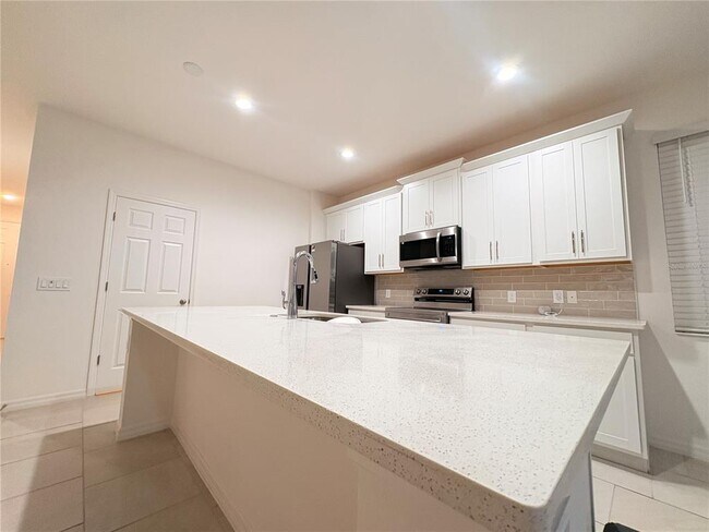 Building Photo - 1568 Sky Lks Dr