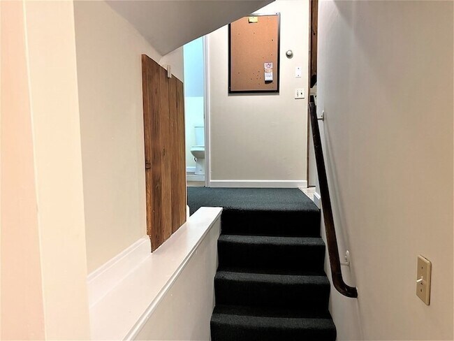 Building Photo - 120 Bond Rd