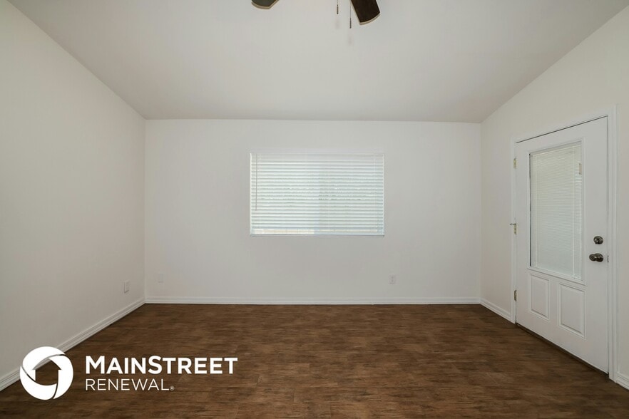 Building Photo - 5608 N 74th Dr