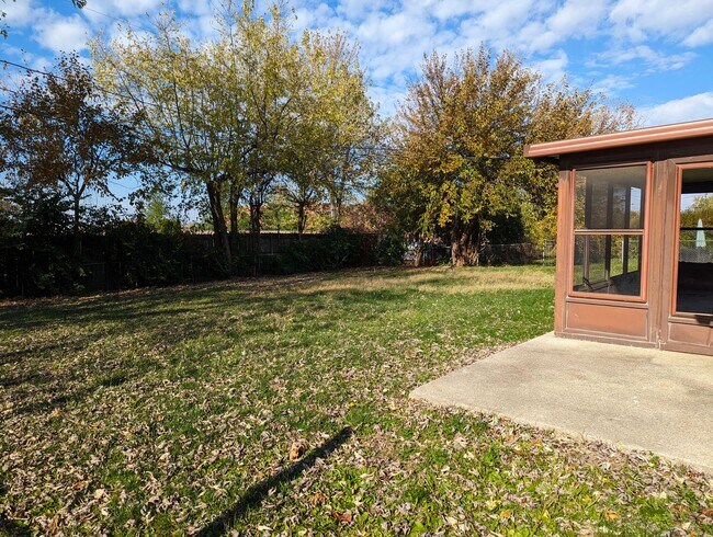 Building Photo - Available NOW - 3 Bed, 1 Bath Spacious Ran...