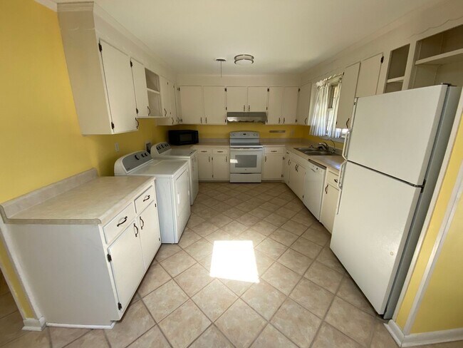 Building Photo - Kensington Park Single Family Home