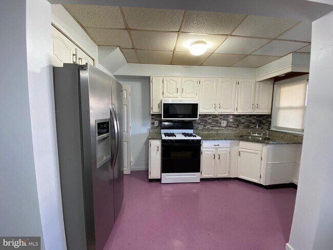 Building Photo - 2167 Graythorn Rd