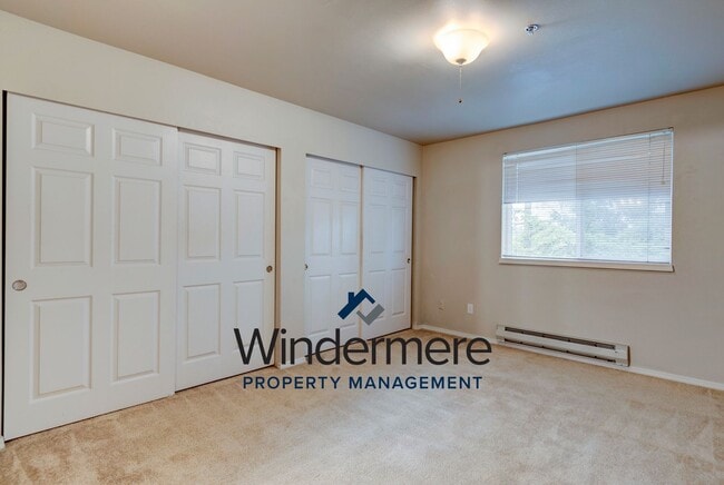 Building Photo - 2 Bed + Den/Office  2 Bath Condo W/S/G Inc...