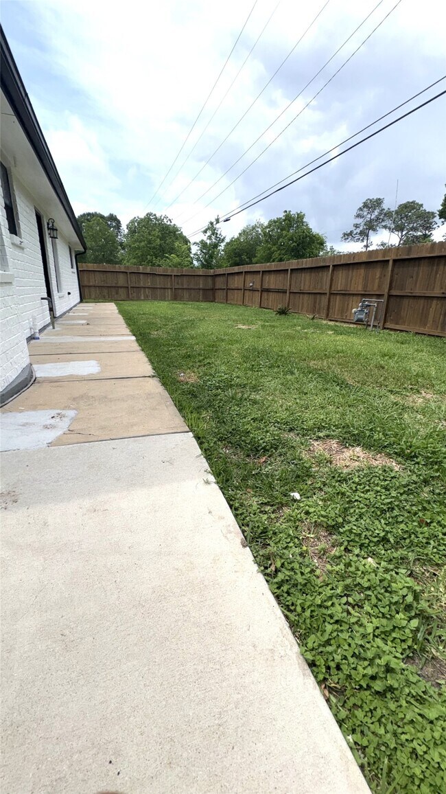 Building Photo - 212 Stratmore Dr