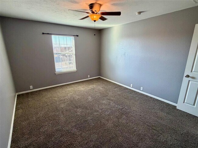 Building Photo - 500 Kingfisher Ln