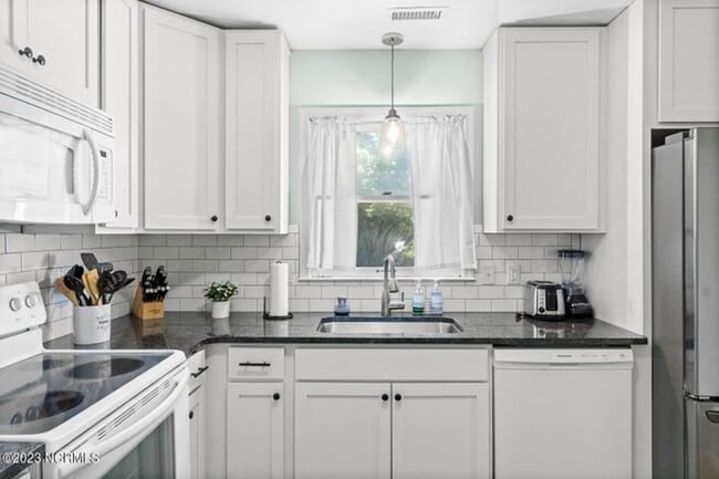 Building Photo - Single Family Home - Long Term Rental