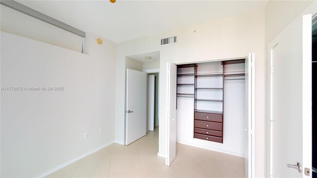 Building Photo - 900 Biscayne Blvd