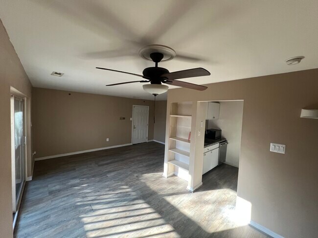 Building Photo - 2 Banyan Wood Ct