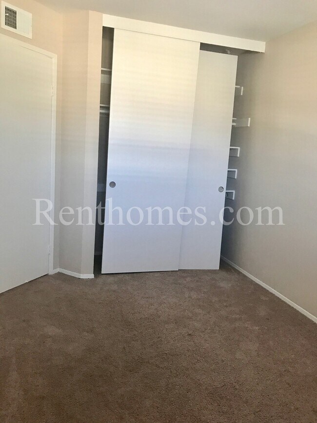 Building Photo - 13534 Longfellow Ln