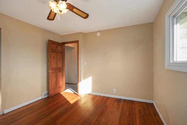 Building Photo - 1320 54th St SE