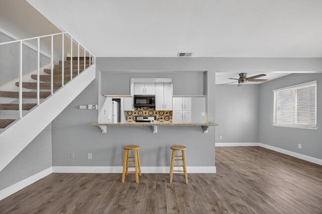 Building Photo - Charming 2-Bed Condo Retreat in Citrus Heights