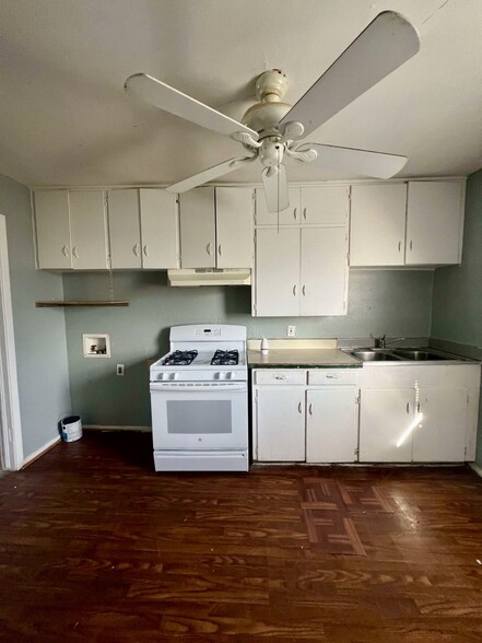 Building Photo - 2248 Riverview Dr