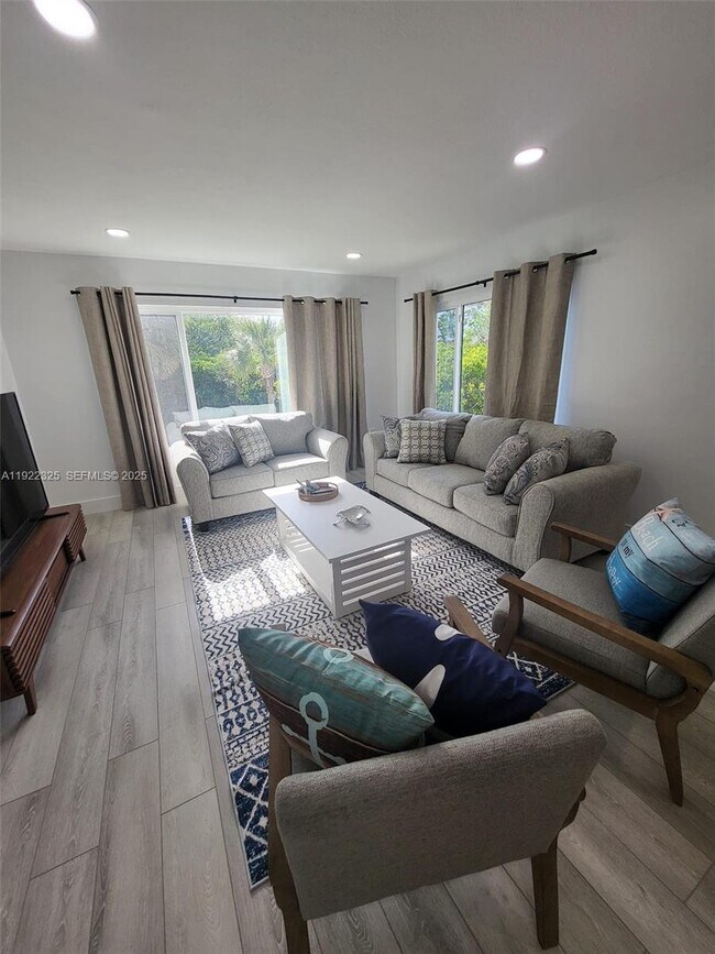 Building Photo - 3320 Gulf of Mexico Dr