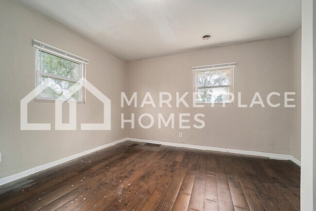Building Photo - 9692 Outer Dr E