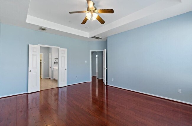 Building Photo - 2611 S Breeze Dr