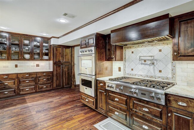 Building Photo - 3409 Lakeside Dr
