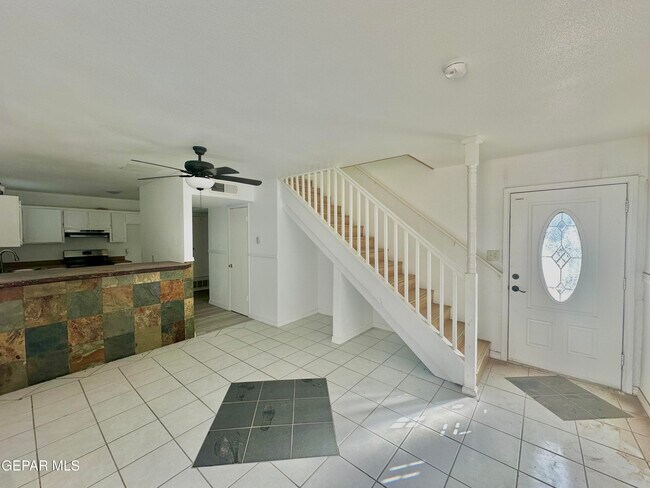 Building Photo - 421 Panahi Rd