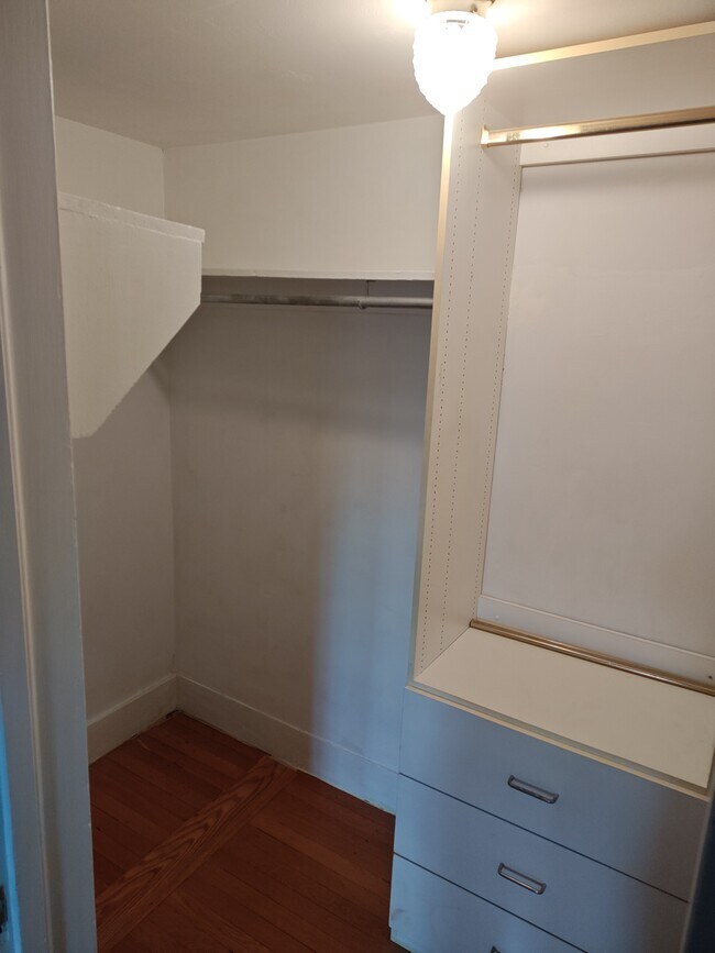 Closet - 415 City Ave