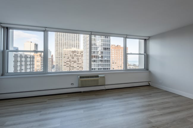 Building Photo - 336 W Wellington Ave