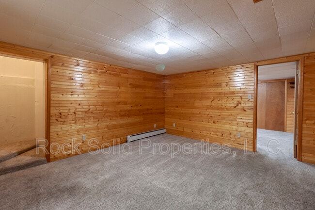 Building Photo - 1529 Walnut Dr