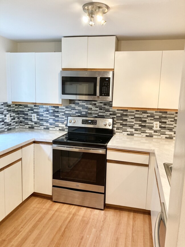 Building Photo - 156 E Grayling Ln