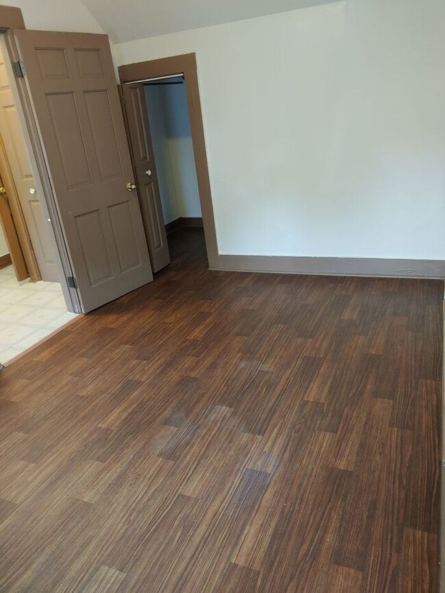 Building Photo - 824 Huestis Ave