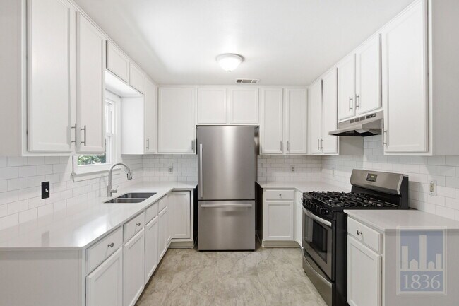 Building Photo - 1604 Sanchez St