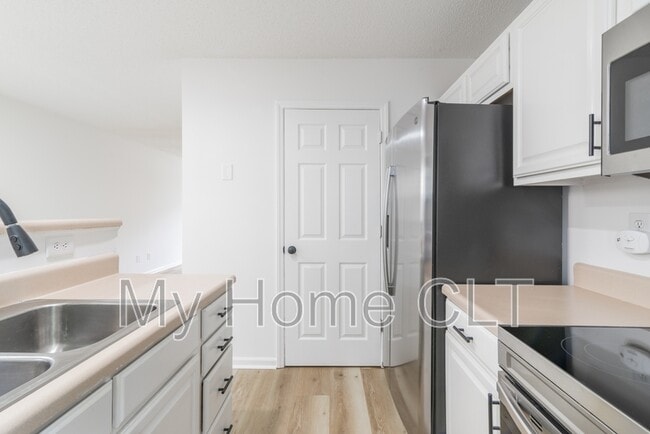 Building Photo - 1766 Forest Side Ln