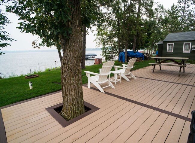 Building Photo - FULLY FURNISHED LAKE HOME