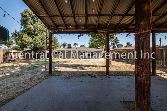 Building Photo - 10421 Glenn St